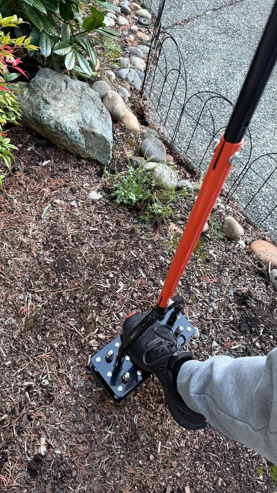 Lawn Aerator, Automatic Dirt and Leaf Clean Design, Heavy Duty Manual Lawn Aerator Tool with 15 Iron Spikes, Height Adjustable, Yard Grass Aerator for Lawn(Black) customer photo 2