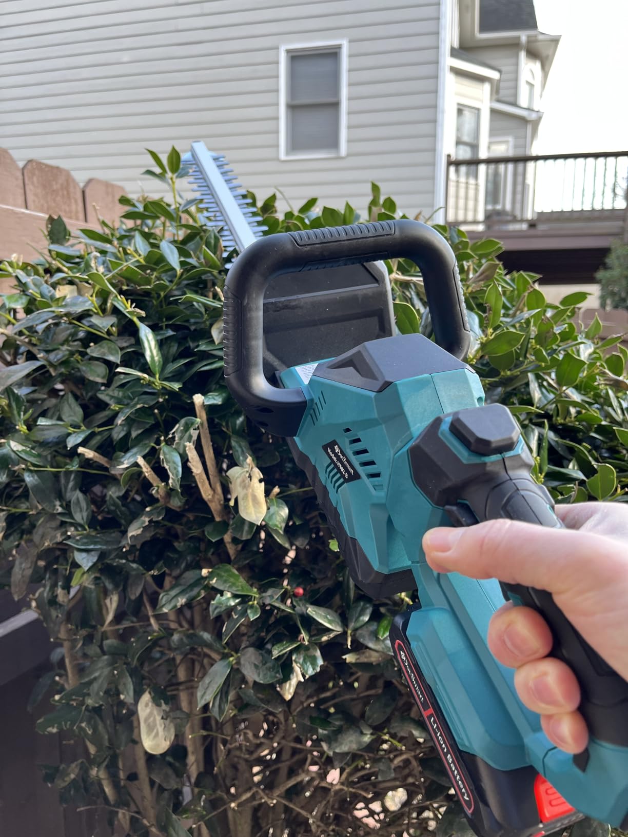 24'' Cordless Hedge Trimmer with 2 Batteries & Charger, Brushless Motor customer photo 2