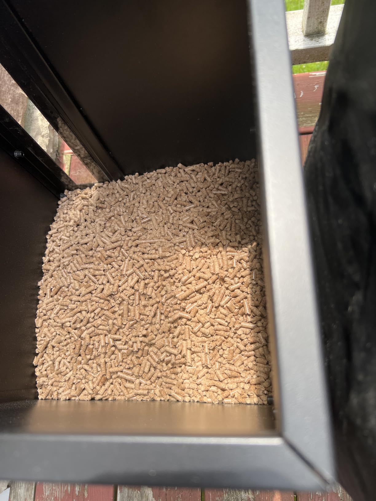 Rayzi 66lb Wood Pellet Storage Bin, Fuel Pellet Carbon Steel Container customer photo 2
