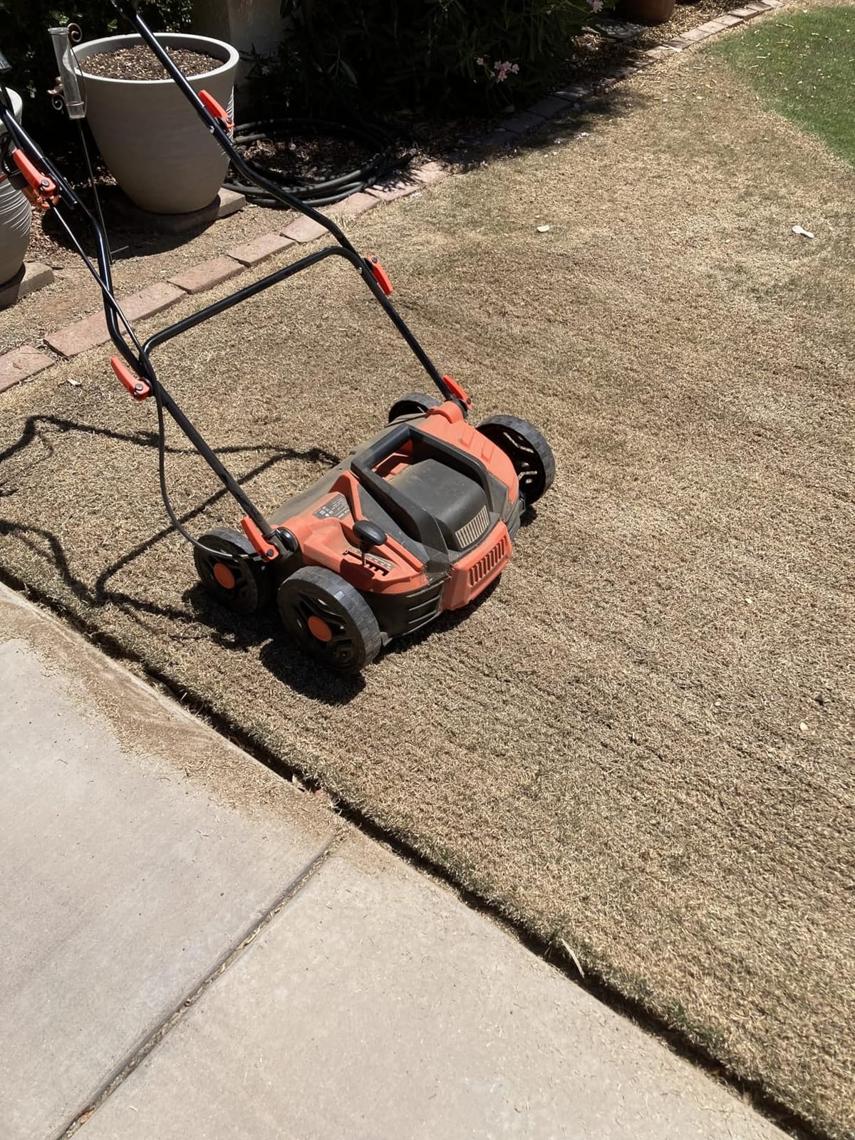 TIECTOWN 2026 Upgrade 16-Inch 15.5A Electric Dethatcher & Scarifier, Green customer photo 2
