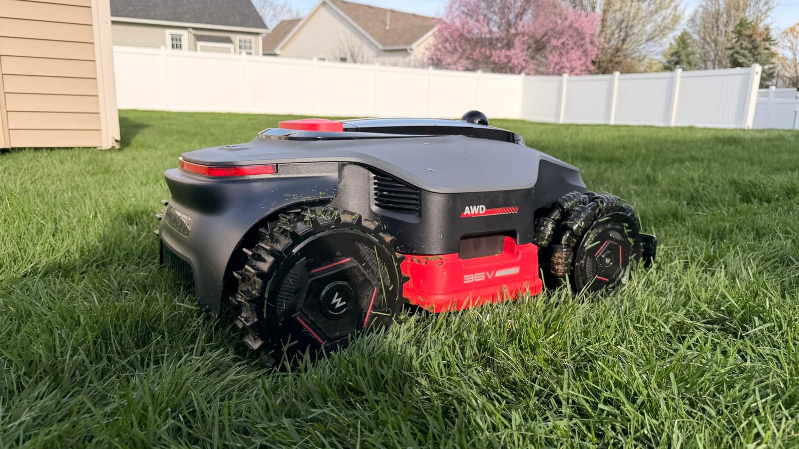 MOVA LiDAX Ultra 3000 AWD Robot Lawn Mower Wire Free RTK Free for up to 0.75 Acre*Dual Maps, 360° 3D LiDAR & AI Dual Vision Mapping, Robotic Mower with 4G, for 80% Slopes, Cutting Height 1.2”–3.9“ customer photo 2