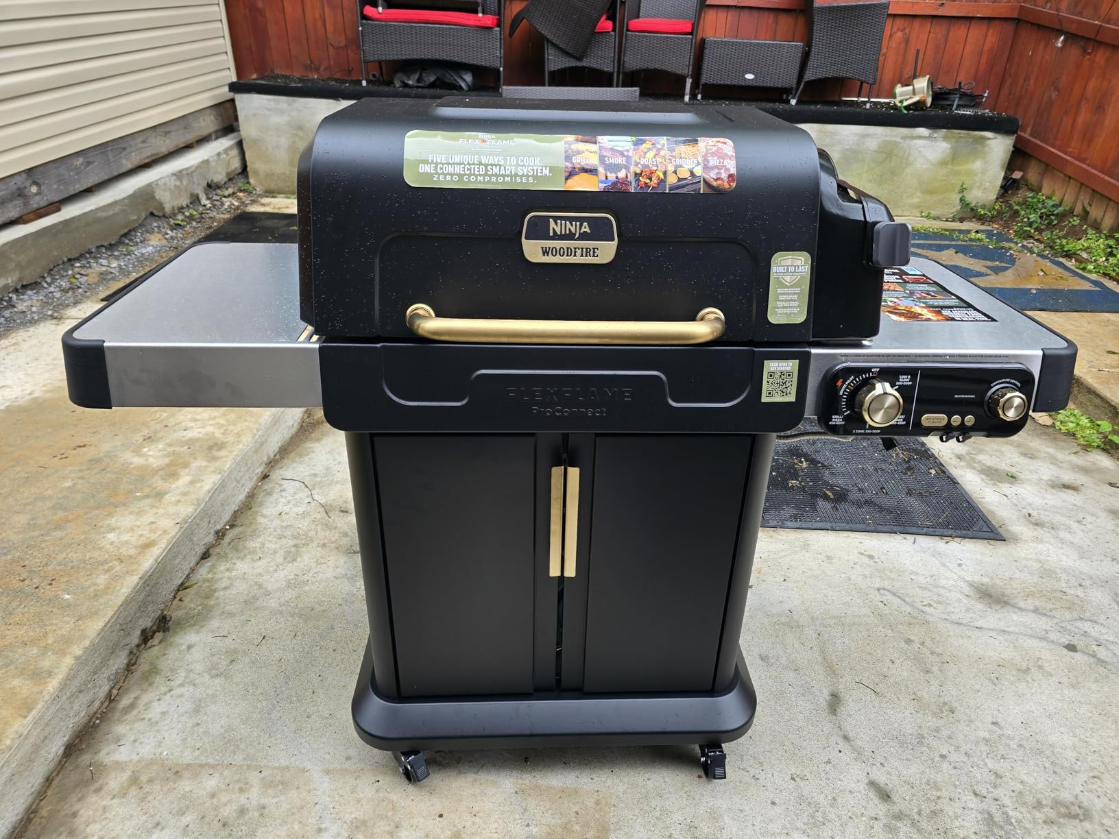 Ninja FlexFlame ProConnect Grill & Smoker, 5-in-1, Black/Gold, PG305 customer photo 2