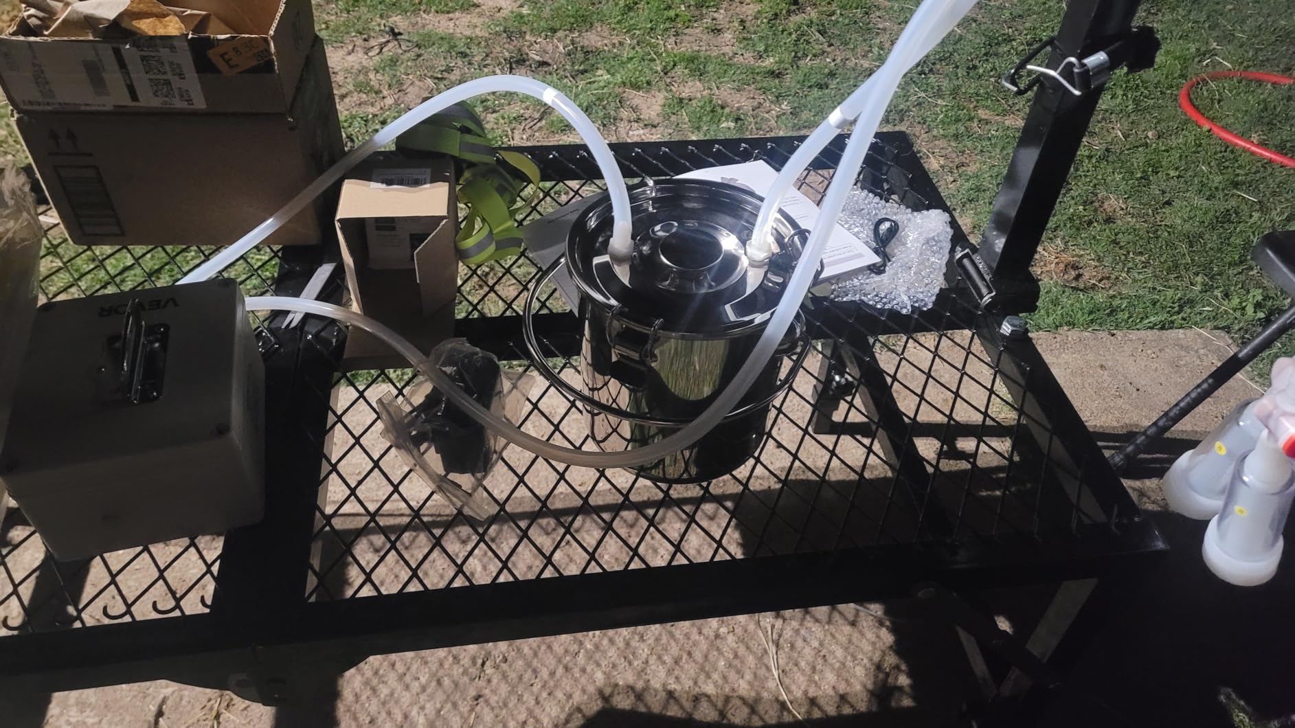VEVOR Electric Cow Milking Machine, 25 L, 304 Stainless Steel Bucket | Food Grade Teat Cups and Silicone Hose Provide Strong Suction and Vacuum Pulsation, while Wheels Ease Movement around Farms customer photo 1