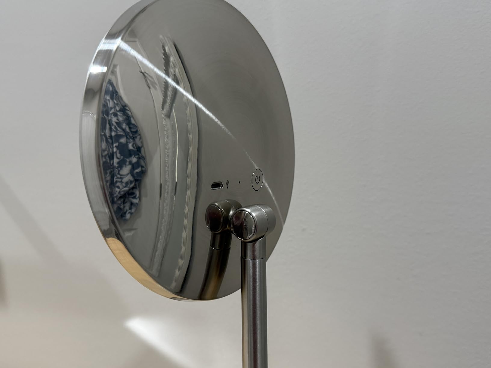 simplehuman Sensor Mirror Fold, 5'' with 10X Magnification, Round Rechargeable Travel Makeup Mirror, Tru-Lux® Full-Spectrum Light, Adjustable Brightness & Height, Brushed Stainless Steel customer photo 1