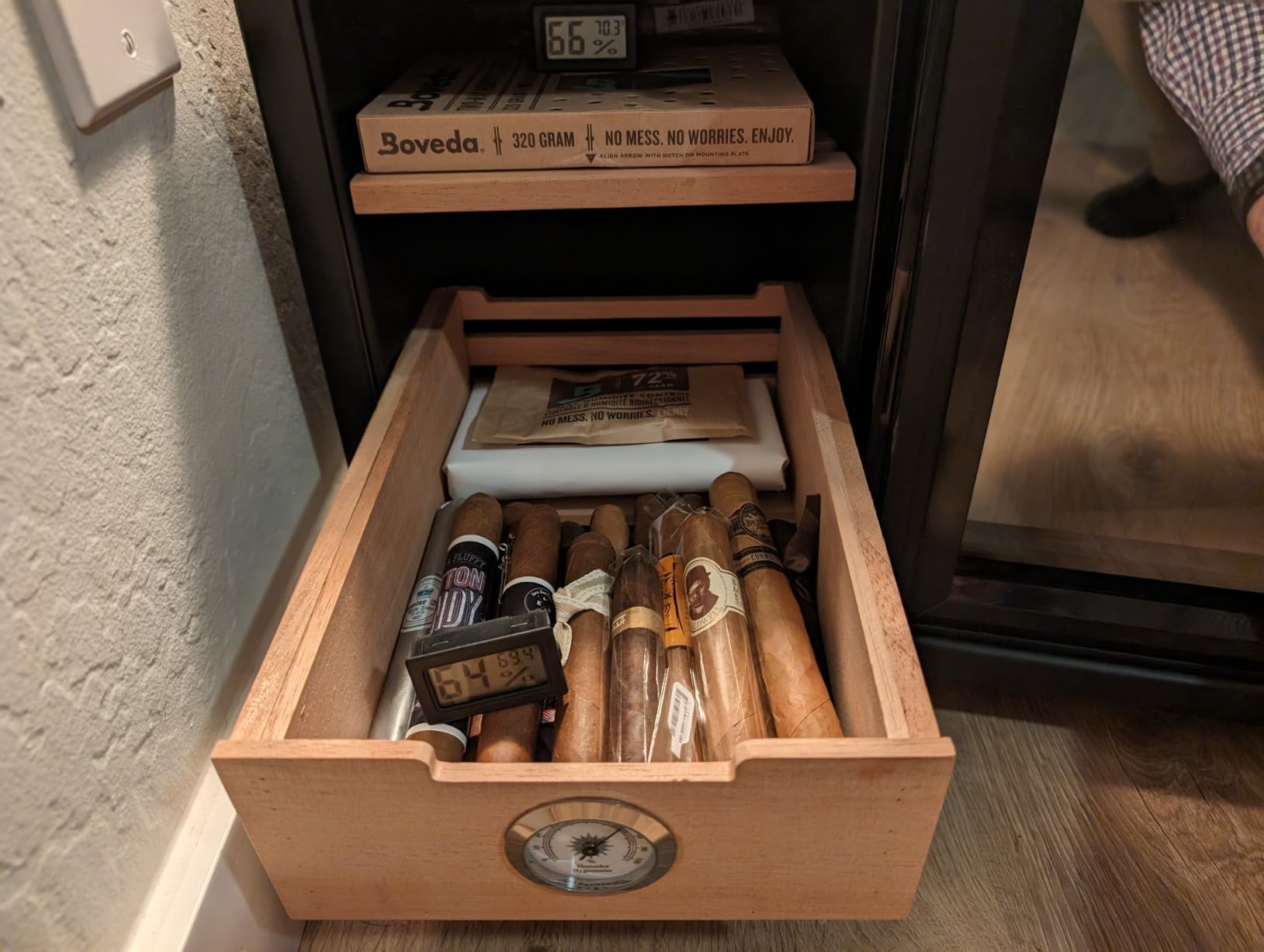 KingChii 16L Cigar Cooler Humidor with Cooling Control System, Electronic Cigar Cabinet Spanish Cedar Shelves & Digital Hygrometer, Father Day Gifts for Men (2 Layers 100 Capacity) customer photo 2