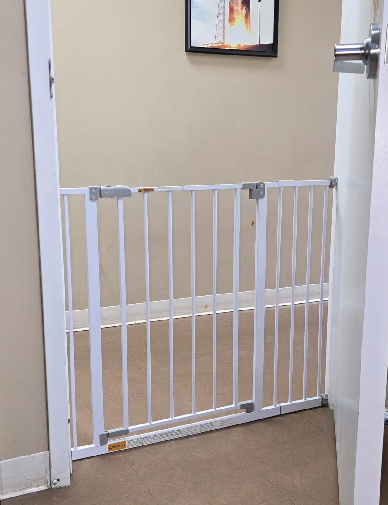InnoTruth 29.6-39.1 in Wide Baby Gate for Stairs and Doorways, White customer photo 2