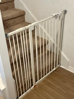 InnoTruth 29.6-50.1 in Extra Wide Baby Gate for Stairs and Doorways, White customer photo 2