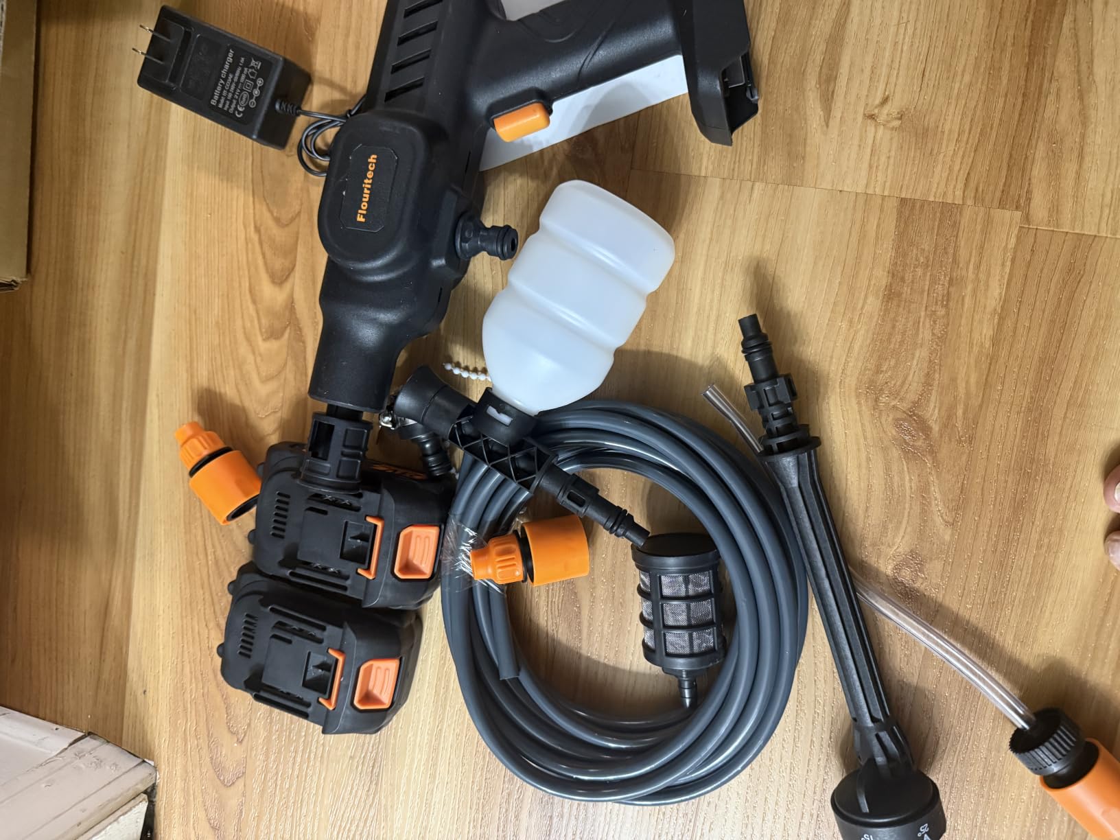 Cordless Pressure Washer, 900PSI Portable Power Washer with 6-in-1 Nozzle customer photo 1