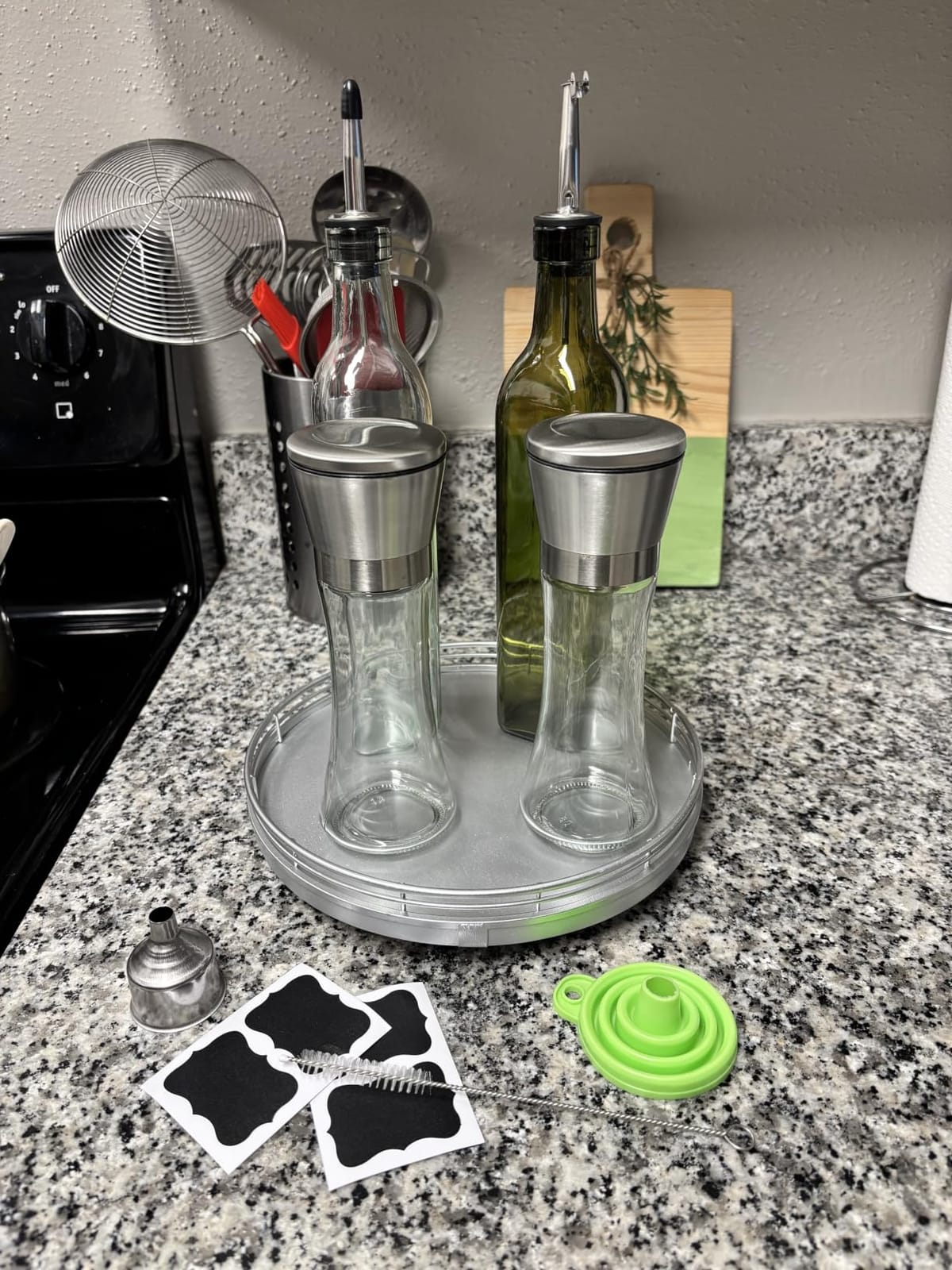 Leaflai Olive Oil Dispenser Bottle, 2 Pcs Glass Olive Oil Dispenser and Vinegar Dispenser Set with 2 Stainless Steel Pourers, 4 Labels,1 Brush and 1 Funnel Oil Bottles for Kitchen (500ml) customer photo 1