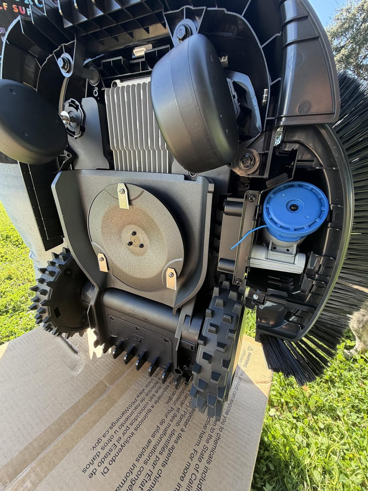 ECOVACS Goat O1000 LiDAR PRO Robot Lawn Mower, Wire-Free Robotic Lawn Mower with Dual-LiDAR Navigation, Built-in Edge Trimming, AI Obstacle Avoidance, App Control, for Lawns Up to 1/4 Acre customer photo 2