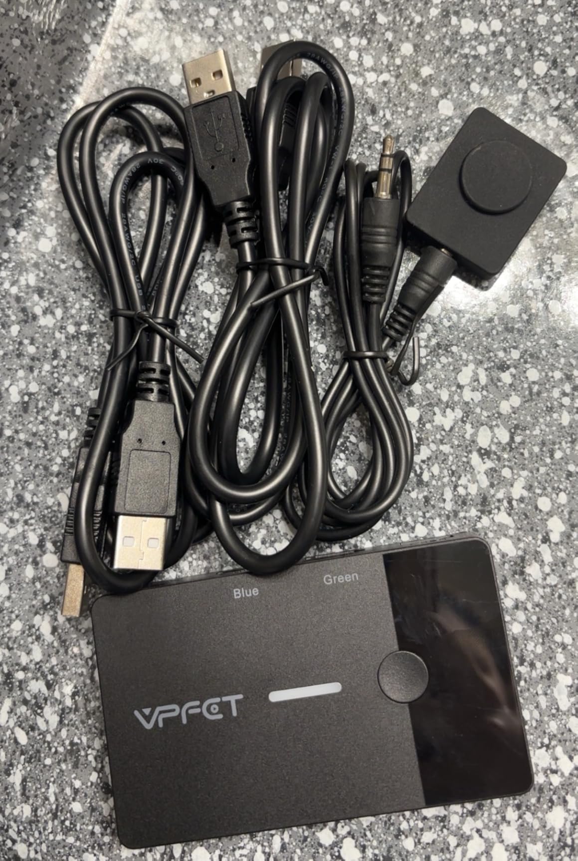 HDMI KVM Switch 1 Monitors 2 Computers 4K@60Hz USB KVM Switches 2 Ports for 2 PC Sharing Single Monitor and Keyboard Mouse with Wired Extend Controller Plug and Play customer photo 1