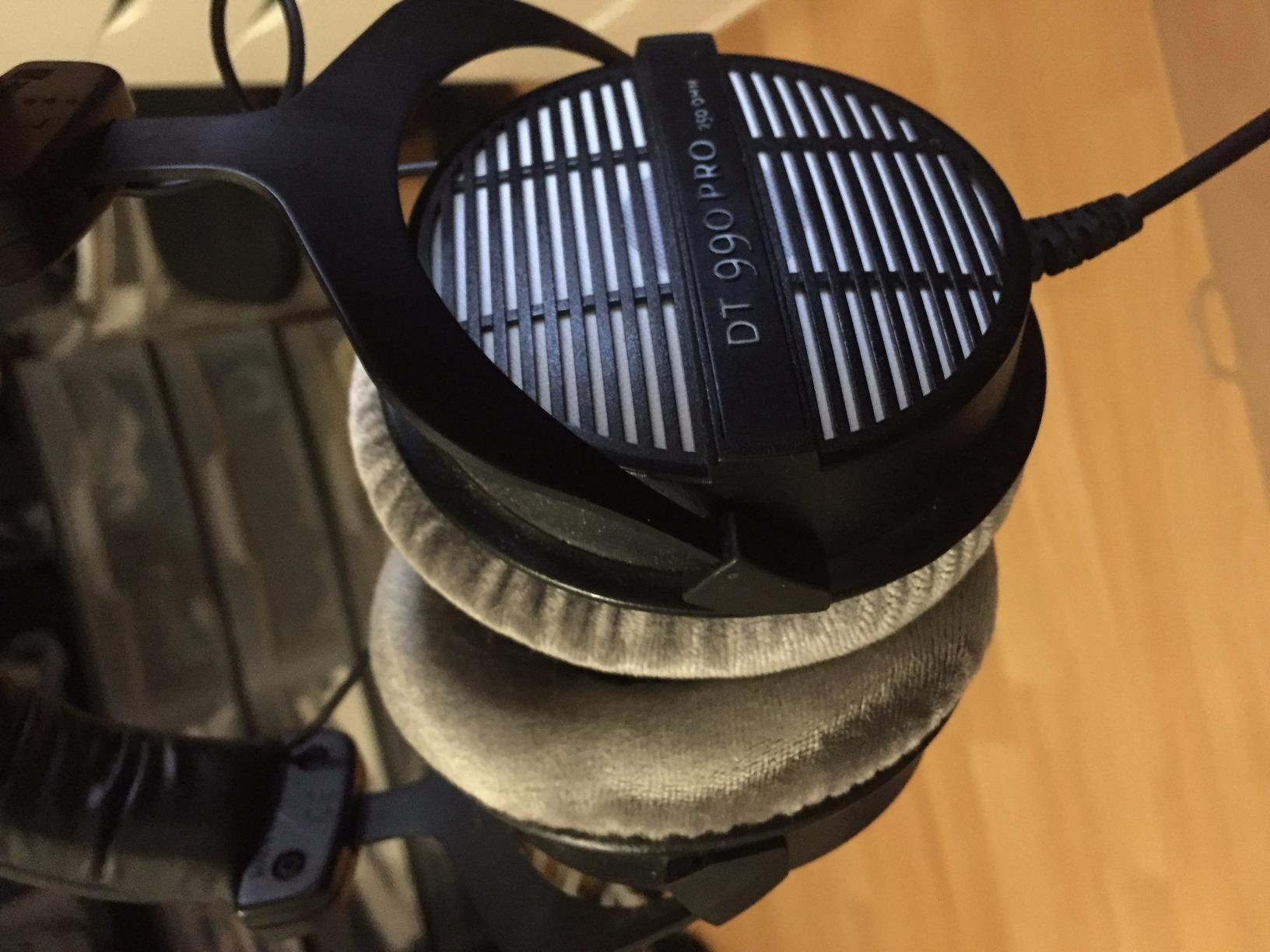 beyerdynamic DT 990 Pro (250 Ohm), Open-Back Studio Headphones, Black customer photo 2