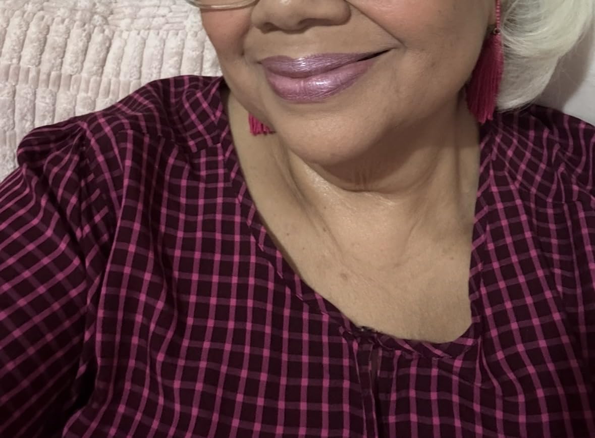 wet n wild Silk Finish Lipstick, Hydrating Rich Buildable Lip Color, Formulated with Vitamins A,E, & Macadamia for Ultimate Hydration, Cruelty-Free & Vegan - Blind Date customer photo 1