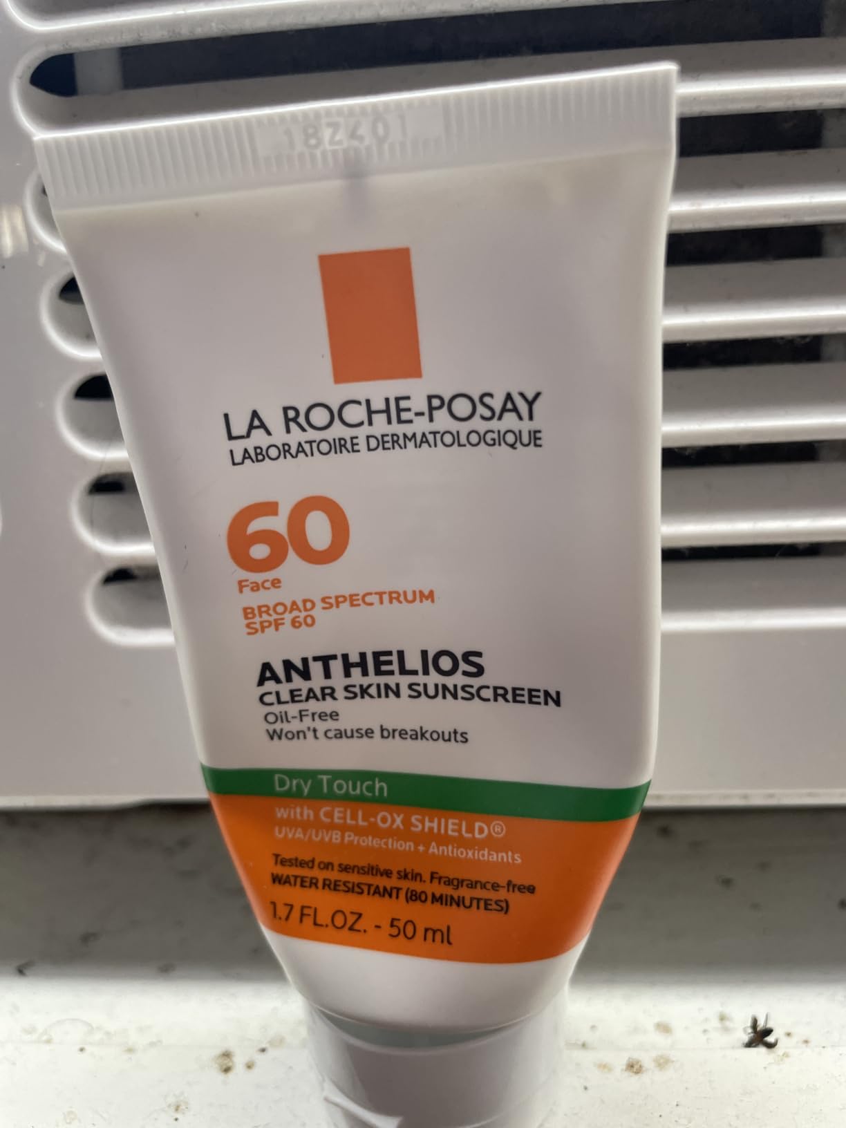 La Roche-Posay Anthelios Clear Skin Dry Touch Sunscreen for Face, SPF 60 customer photo 2