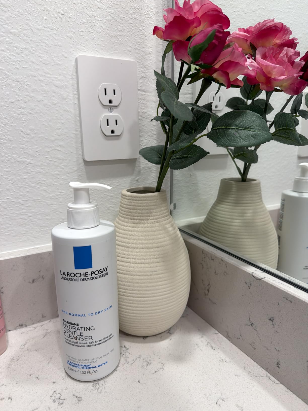La Roche-Posay Toleriane Hydrating Gentle Facial Cleanser, with Niacinamide customer photo 2