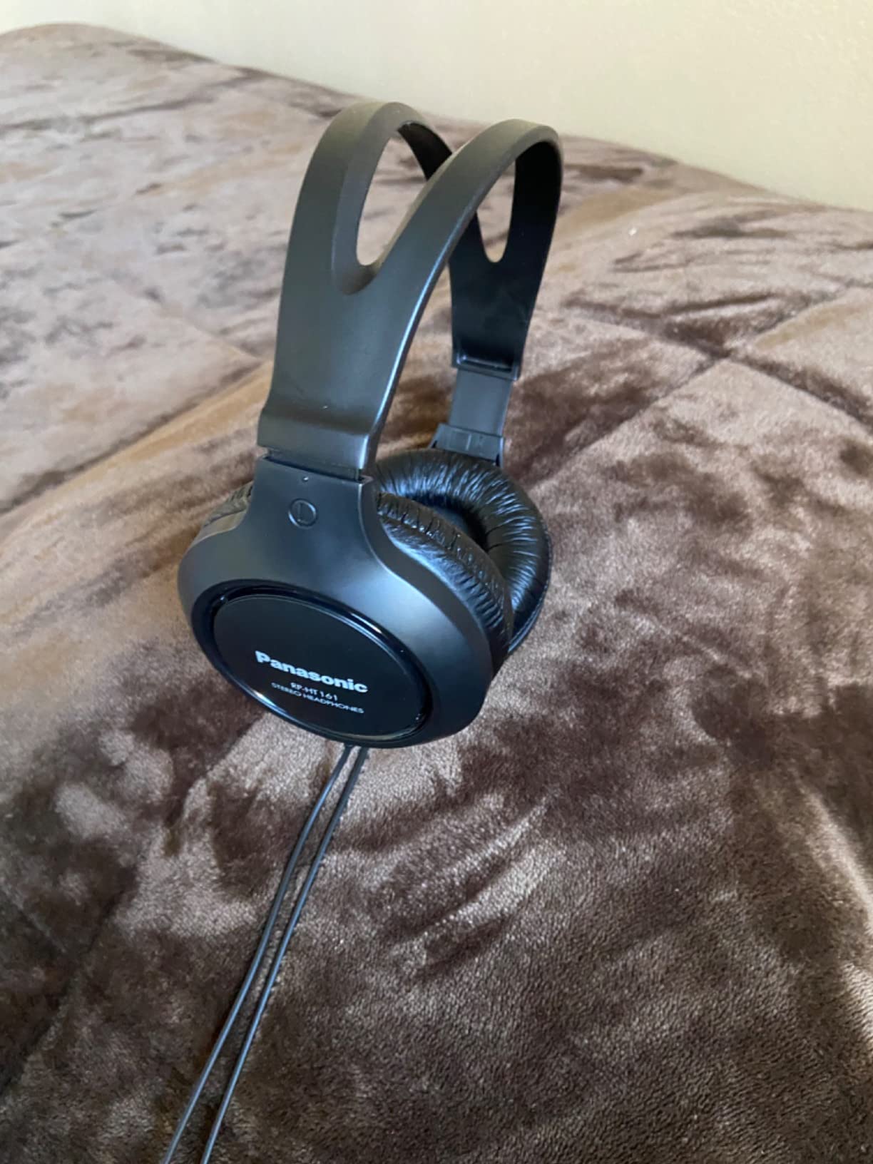 Panasonic Headphones, Lightweight Over The Ear Wired Headphones with Clear, Sound and XBS for Extra Bass, Long Cord, 3.5mm Jack for Phones and Laptops – RP-HT161-K (Black) customer photo 1