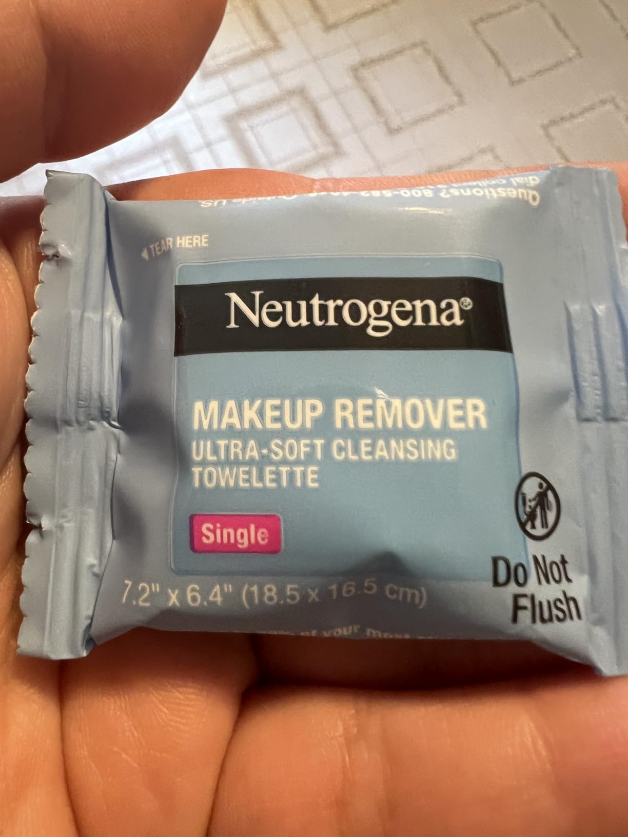 Neutrogena Makeup Remover Towelettes, Daily Single Face Towelettes, 20 Ct customer photo 1