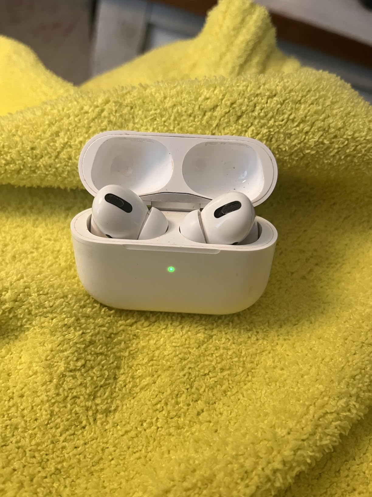 Apple AirPods Pro customer photo 2