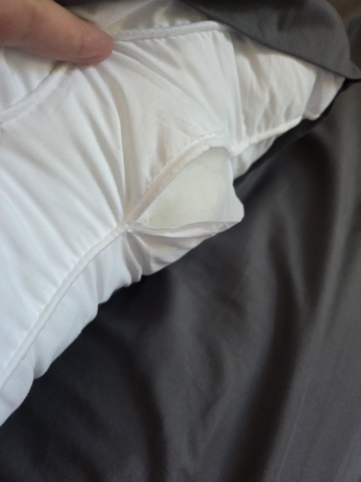 Utopia Bedding Gusset Bed Pillow, Hotel Pillows Queen Size Set of 2, White customer photo 2