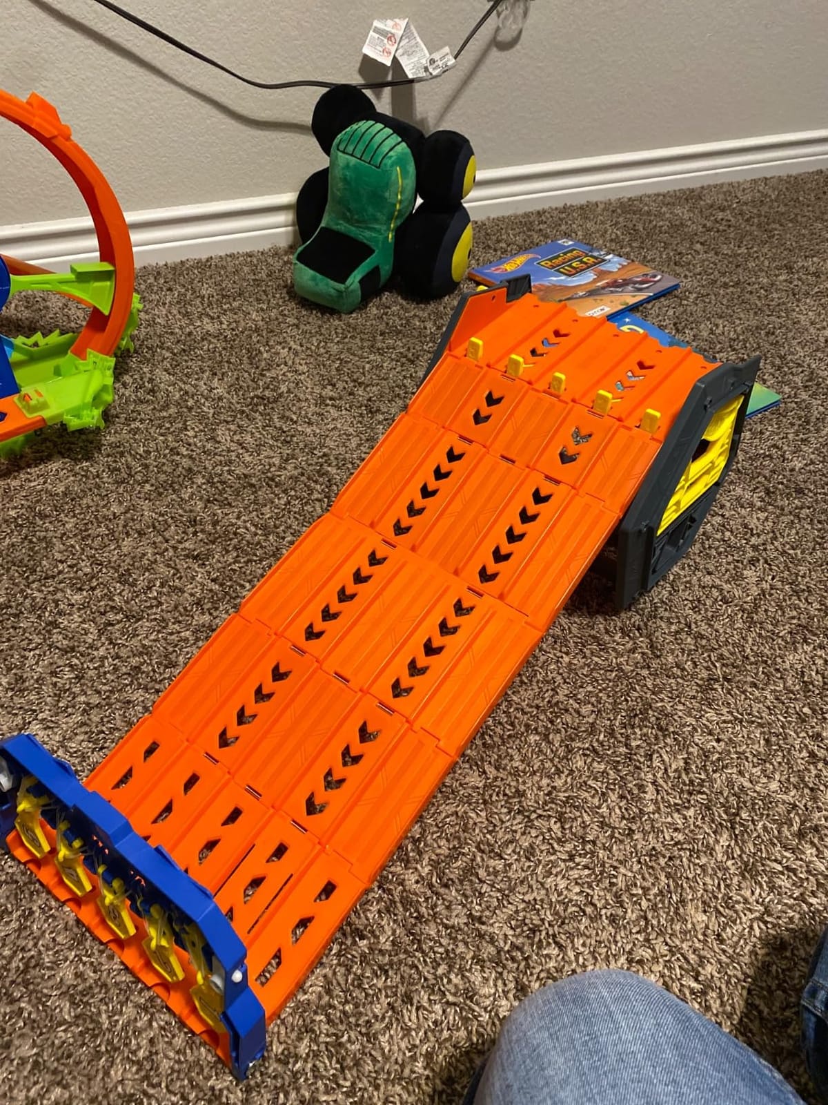 Hot Wheels Roll Out Raceway, Track Set customer photo 1