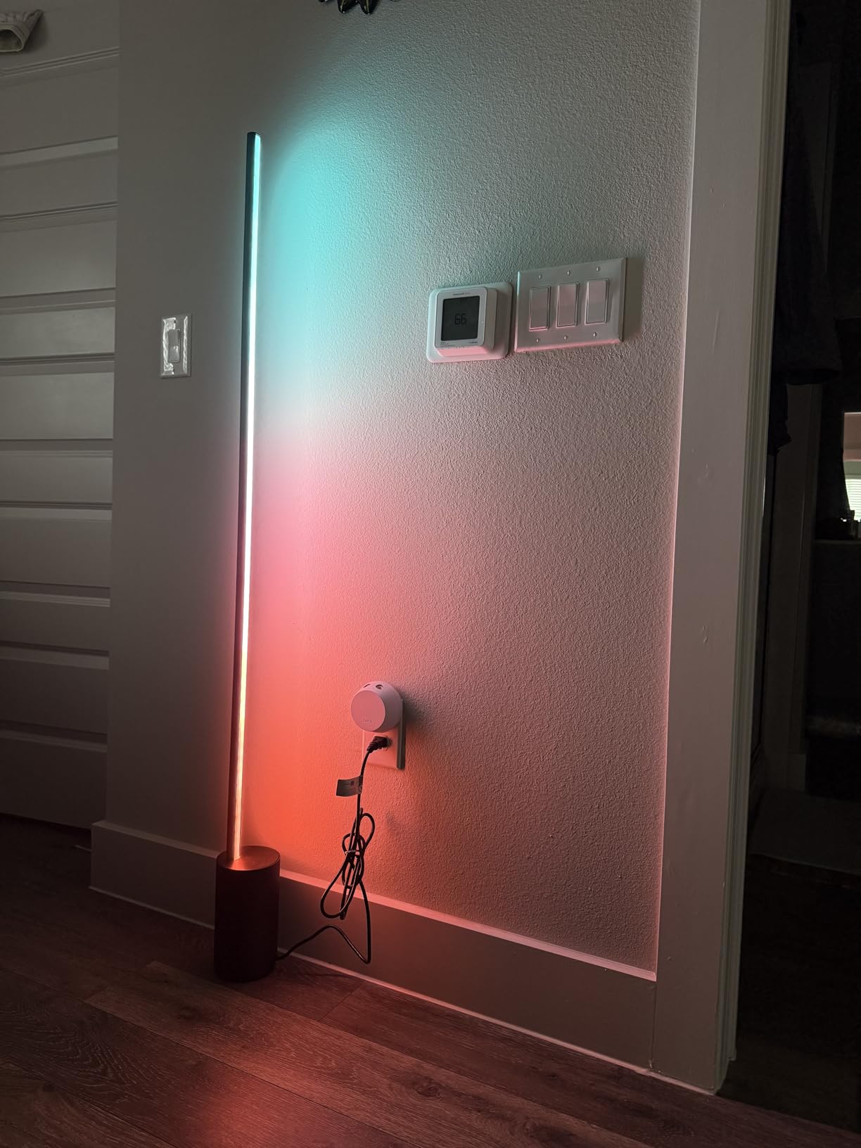 Philips Hue Signe Smart Color Changing Floor Lamp, 1-Pack, Black customer photo 2