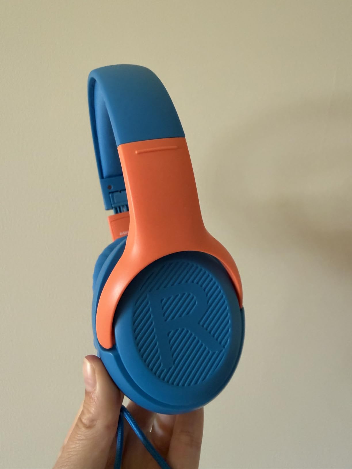 awatrue AT2 Kids Headphones for School with Mic, 85/94dB Safe Volume Limit customer photo 1