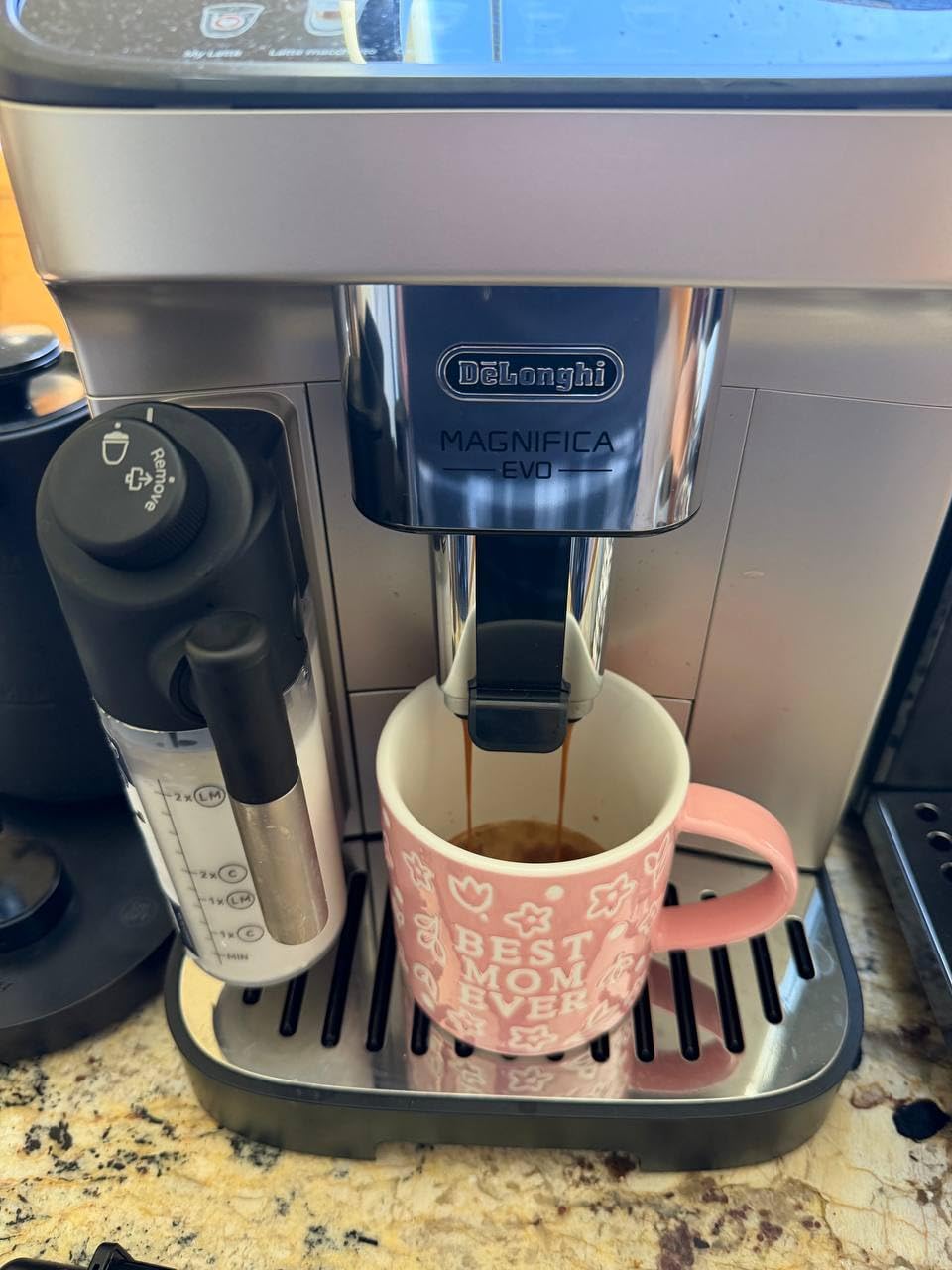 De'Longhi Magnifica Evo Automatic Espresso Machine, Milk Frother, Silver customer photo 2