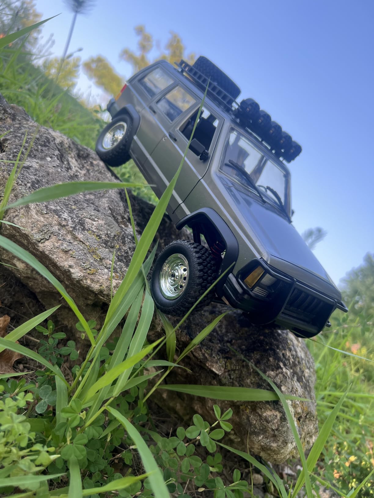 Goolsky RC Rock Crawler, 1:12 Scale Remote Control Car, 4WD Off Road RC Truck, 2.4Ghz All Terrains Climbing Vehicle, RC Car with LED Lights for Adults, Include 2 Batteries (Silver) customer photo 2