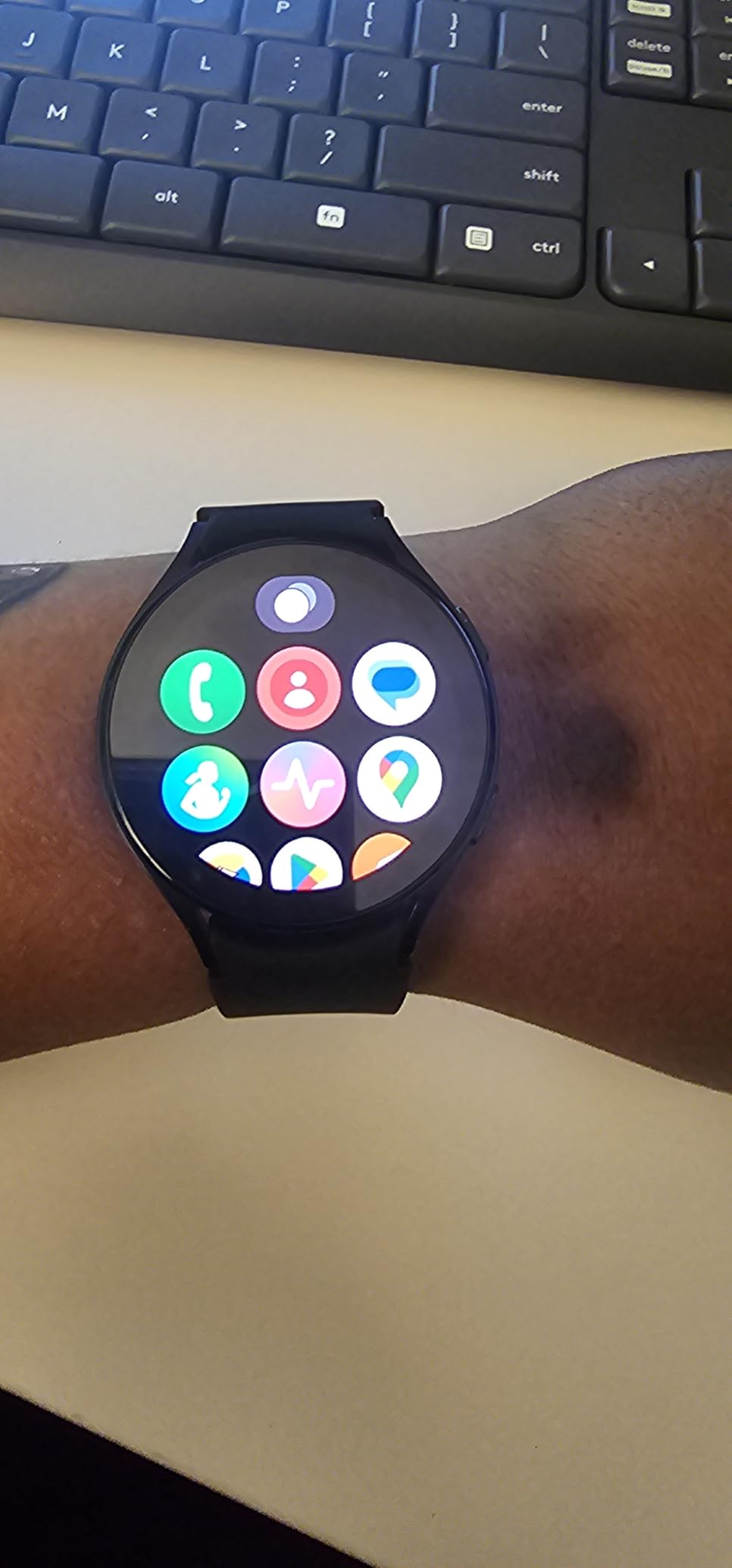 SAMSUNG Galaxy Watch 5 44mm Bluetooth Smartwatch w/Body, Health, Fitness and Sleep Tracker, Improved Battery, Sapphire Crystal Glass, Enhanced GPS Tracking, US Version, Gray (Renewed) customer photo 1