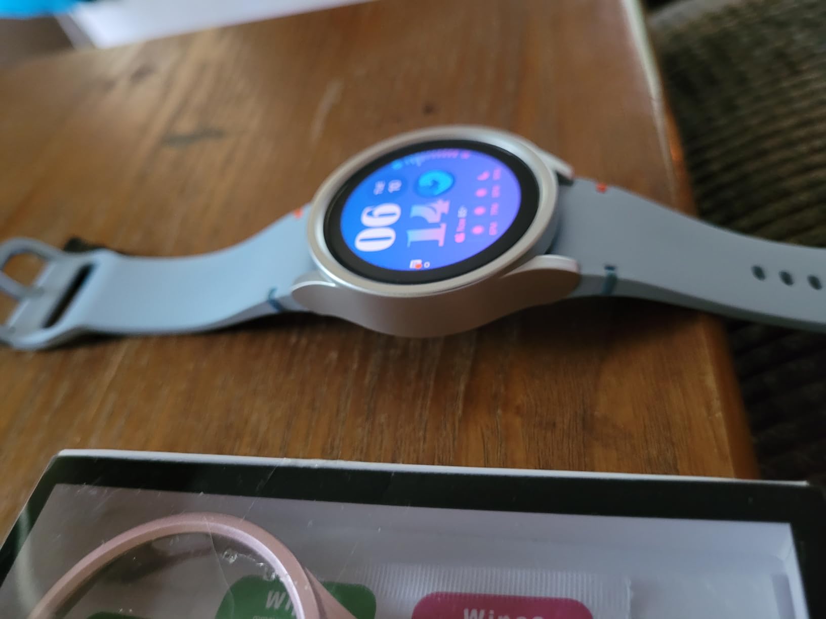 Samsung Galaxy Watch FE 40mm Bluetooth AI Smartwatch w/Fitness Tracking, BIA Sensor, Personalized HR Zones, Heart Rate Tracker, Sleep Monitor, 2024, Silver [US Version, 1Yr Manufacturer Warranty] customer photo 2