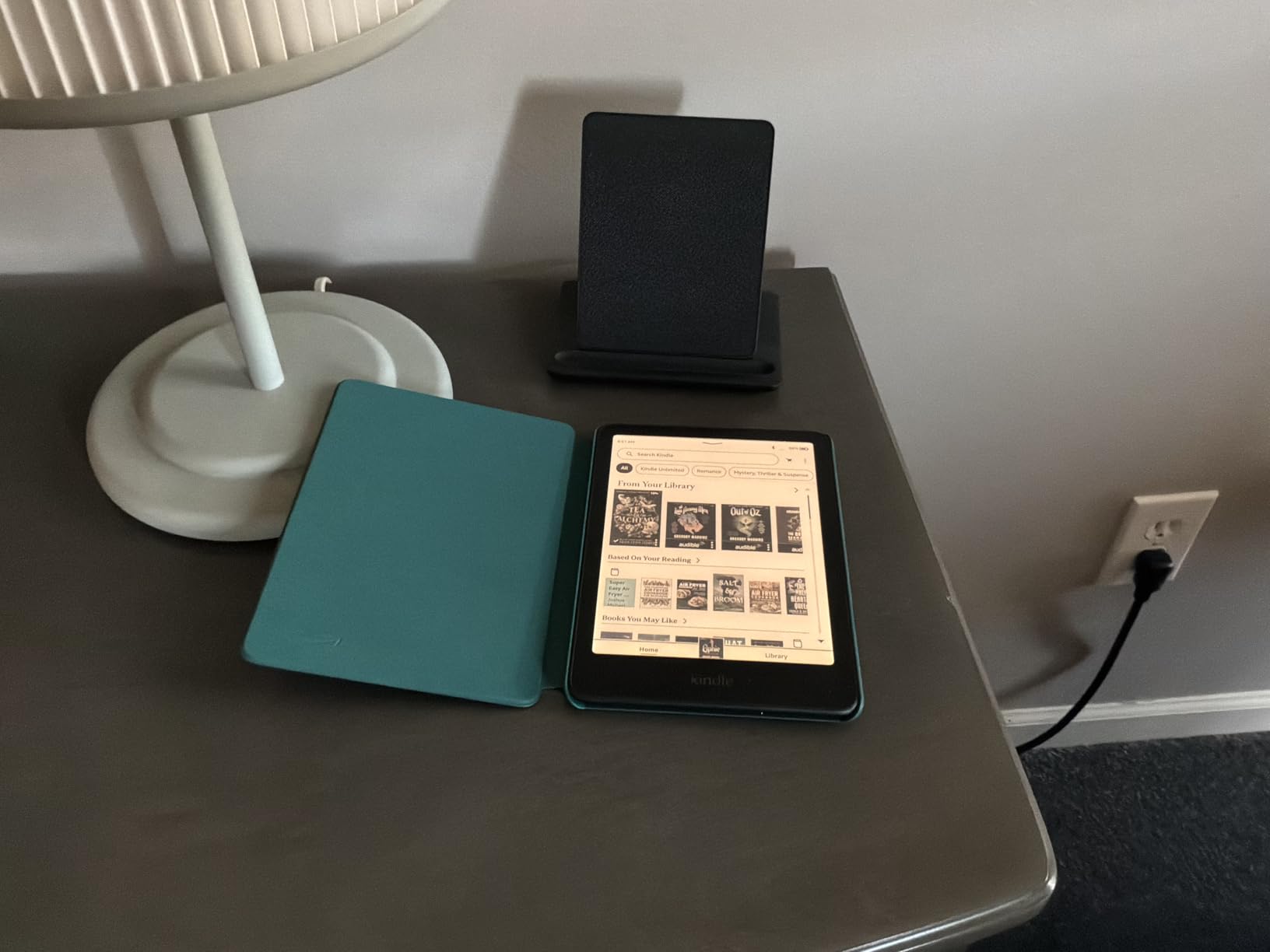 Introducing Amazon Kindle Colorsoft Signature Edition Essentials Bundle including Kindle Colorsoft Signature Edition (32GB)- Black, Plant-Based Leather Cover-Raspberry and Wireless Charging Dock customer photo 2