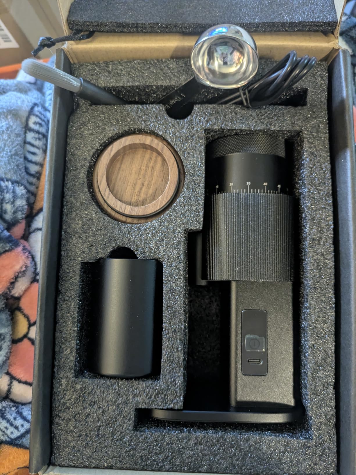 SHARDOR All-Metal Single-Dose Coffee Grinder – Quiet DC Motor, Home-use Espresso Grinder, Burr Coffee Grinder, with 80 Settings and an LED Power Display, White customer photo 2