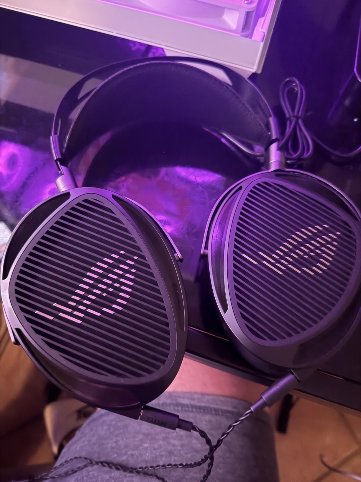 ASUS ROG Kithara Gaming/Audiophile Open-Back Wired Headphones with Mic – ROG-Tuned HIFIMAN Planar Magnetic Drivers, Adjustable Headband, Extra Ear Pads, Compatible with DACs, Amps, PC, Console, Mobile customer photo 2