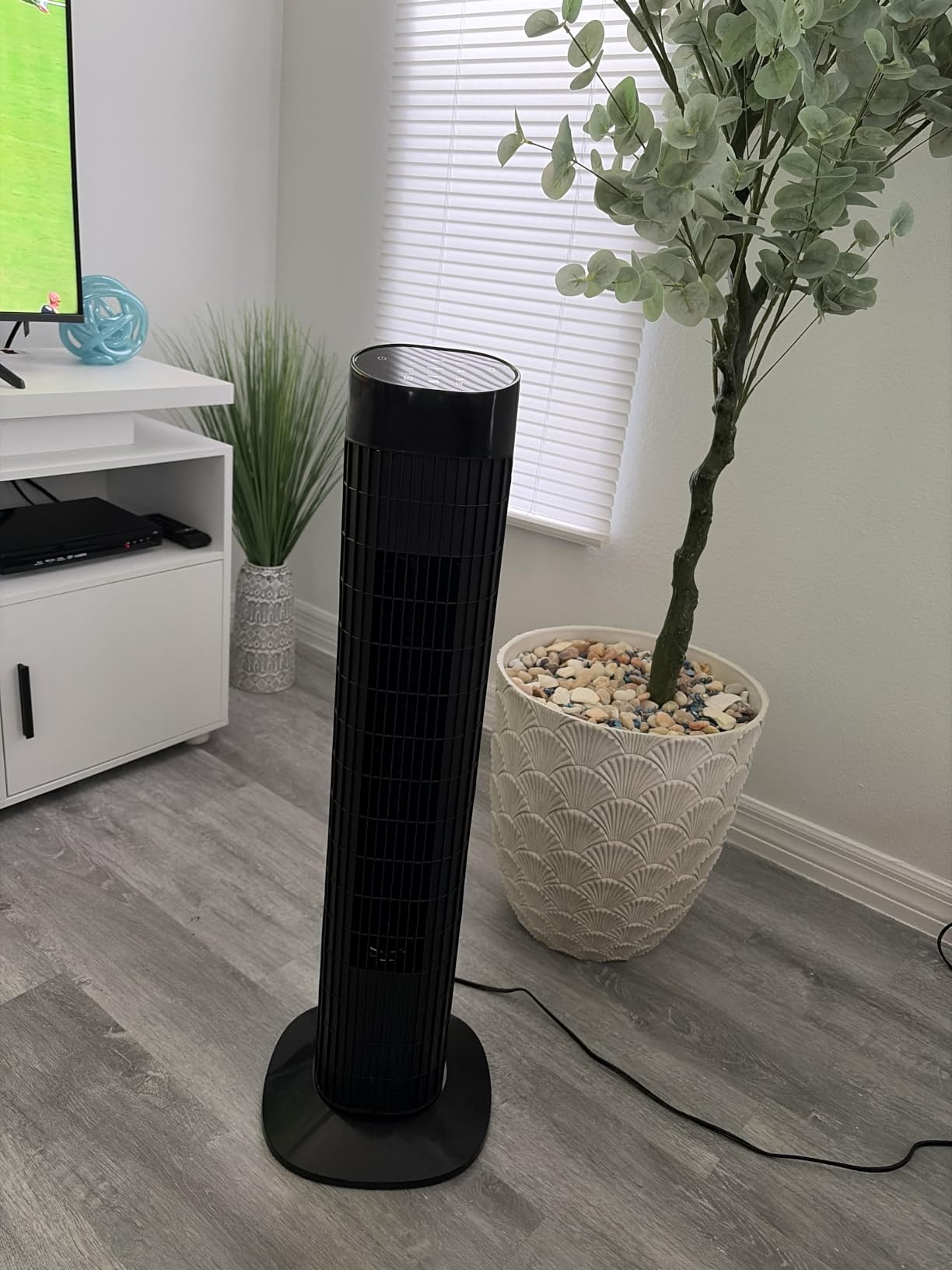 Uthfy Tower Fan with Remote, Portable 120° Oscillating Standing Fan, 3 Speeds & 3 Modes, 7.5H Timer, Fans That Blow Cold Air for Bedroom, Living Room, Office, Black customer photo 2