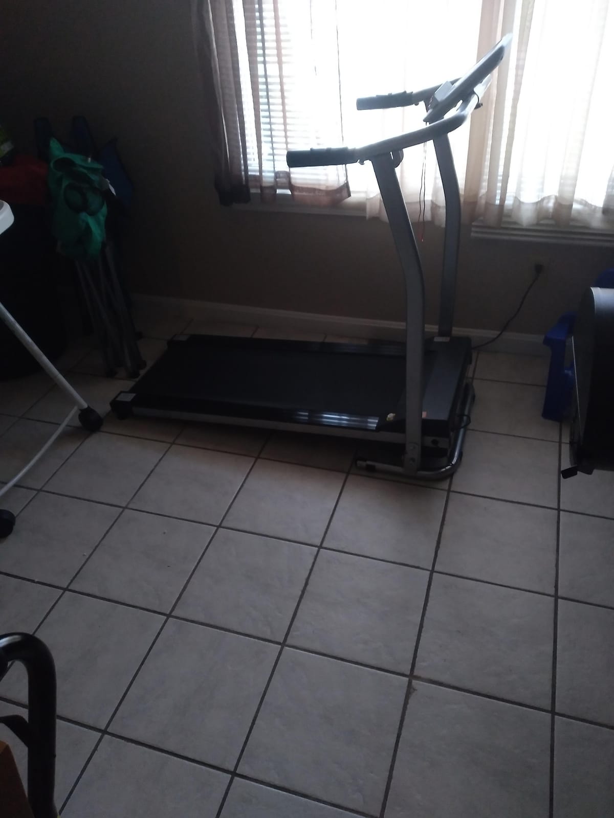 ANCHEER Walking Pad with Incline - Foldable Treadmill with Handle Bar customer photo 2