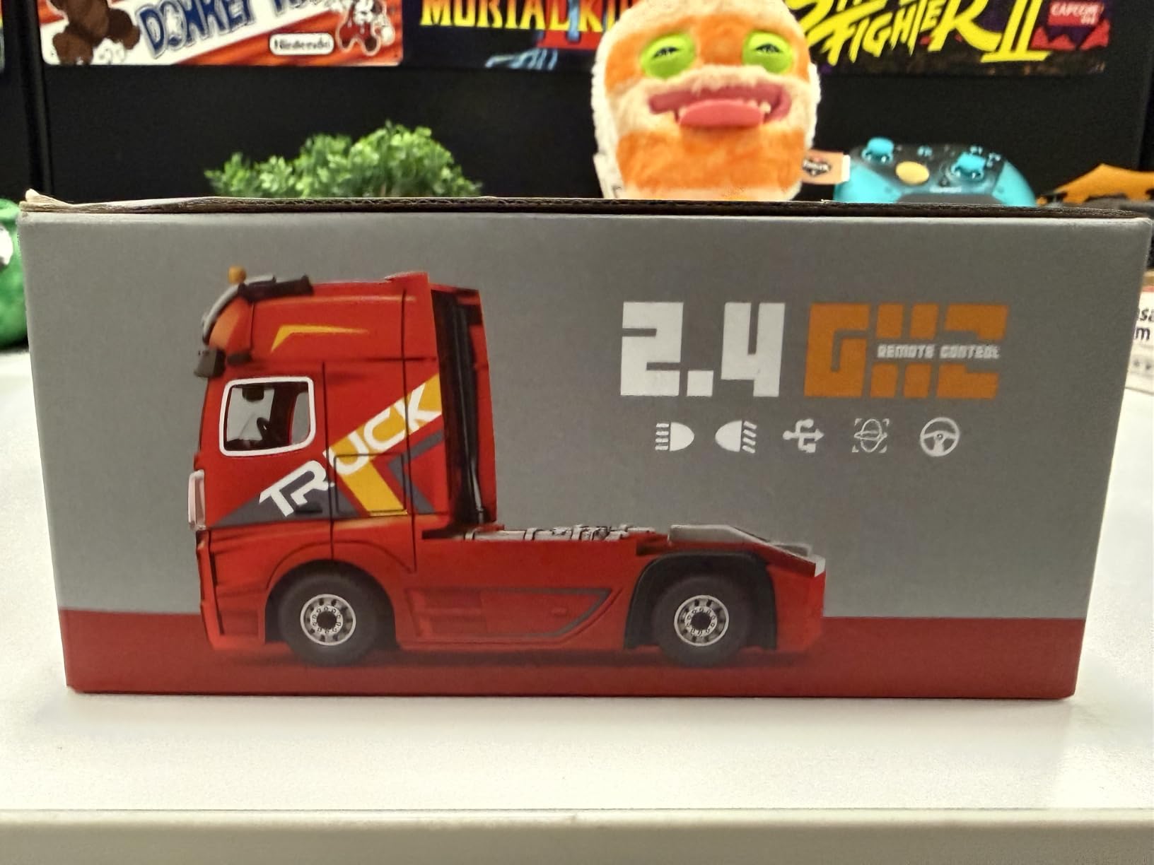 1:64 RC Semi-Truck with Motorized Container Lift Trailer customer photo 2