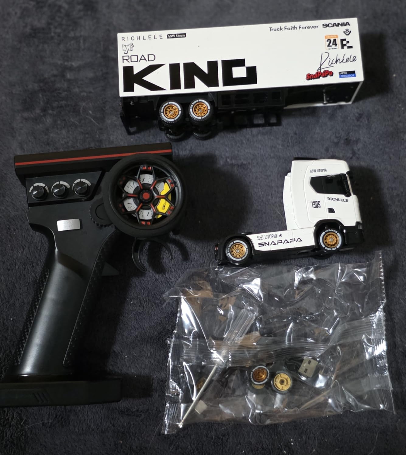 BRRRRT 1/64 Scania RC Drift Semi Truck with Trailer,4WD RC Car for Kids 4+ customer photo 1